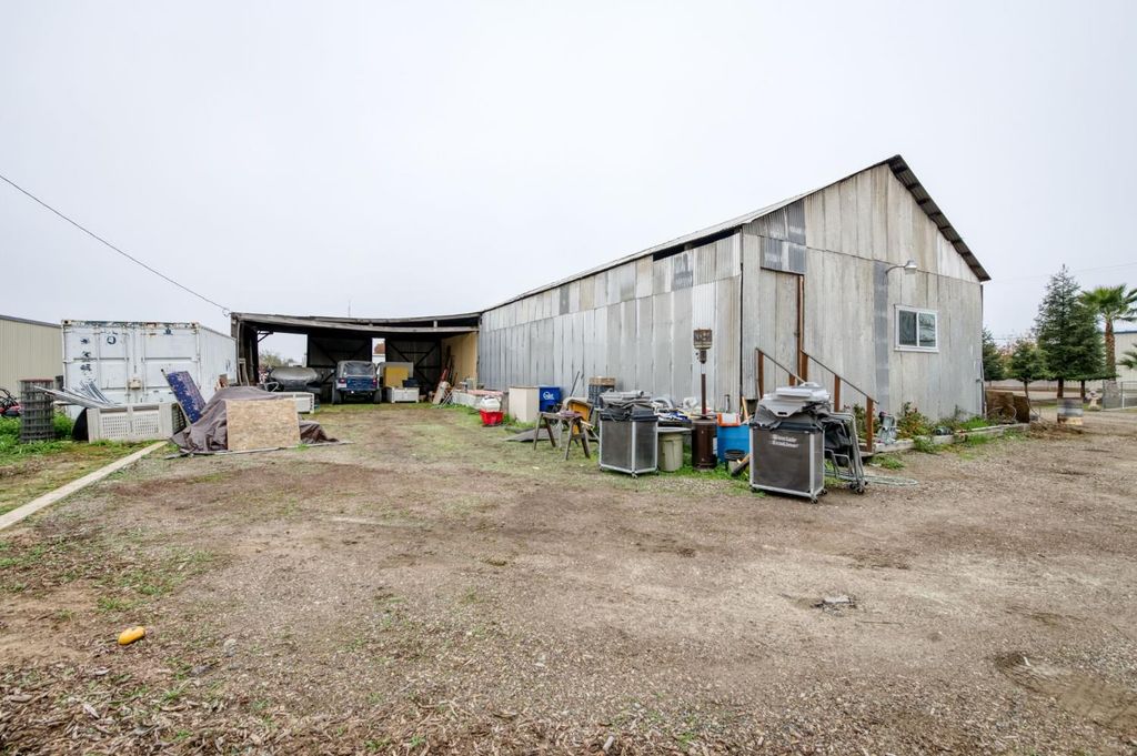 Image 42 of property listing at 1055 E Dinuba Avenue, Reedley, CA 93654