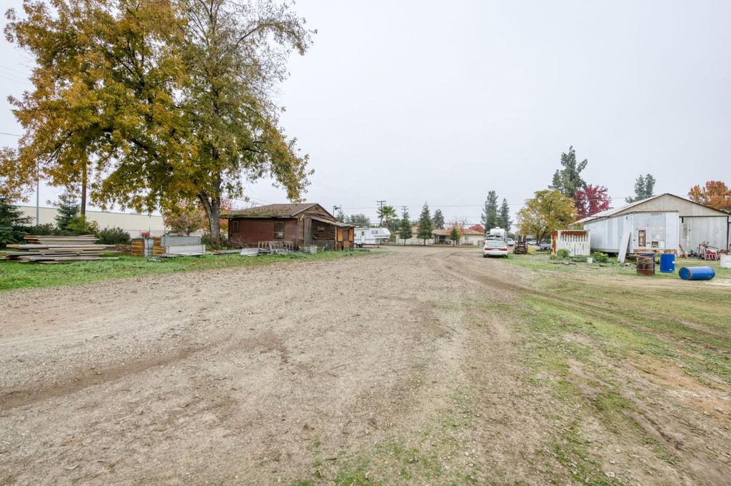 Image 45 of property listing at 1055 E Dinuba Avenue, Reedley, CA 93654