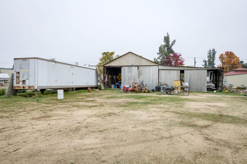 Image 46 of property listing at 1055 E Dinuba Avenue, Reedley, CA 93654