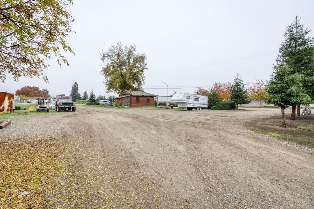 Image 48 of property listing at 1055 E Dinuba Avenue, Reedley, CA 93654