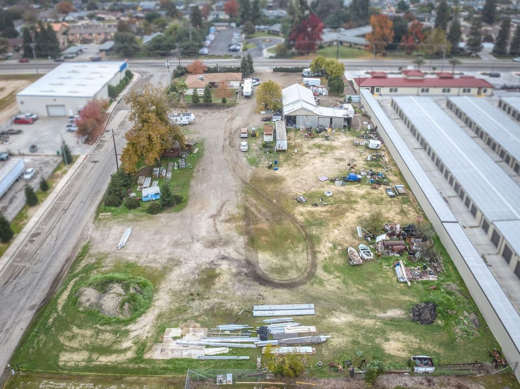 Image 52 of property listing at 1055 E Dinuba Avenue, Reedley, CA 93654