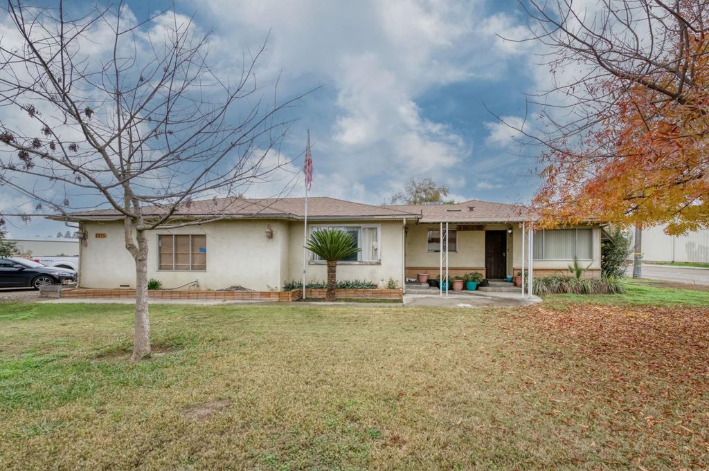 Image 54 of property listing at 1055 E Dinuba Avenue, Reedley, CA 93654