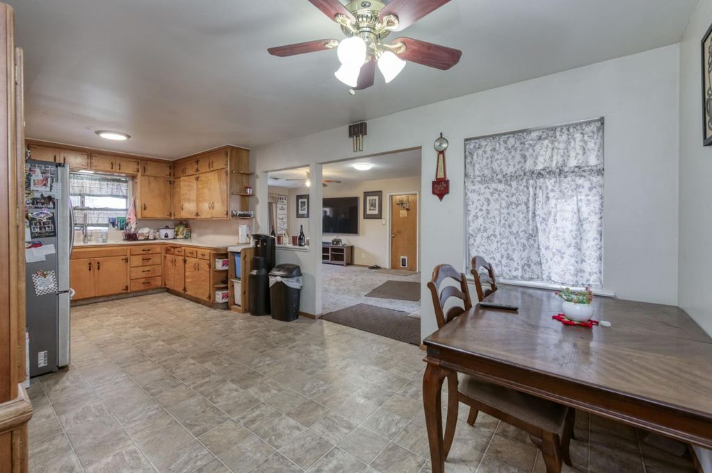 Image 8 of property listing at 1055 E Dinuba Avenue, Reedley, CA 93654