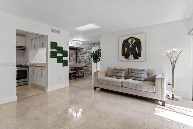 20760 NE 4th Ct 102, Miami, FL 33179
