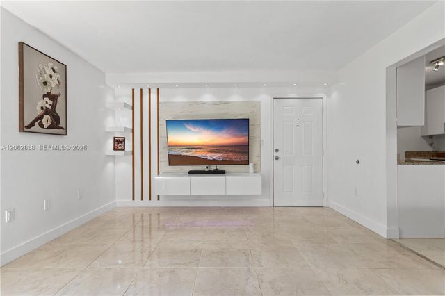 20760 NE 4th Ct 102, Miami, FL 33179