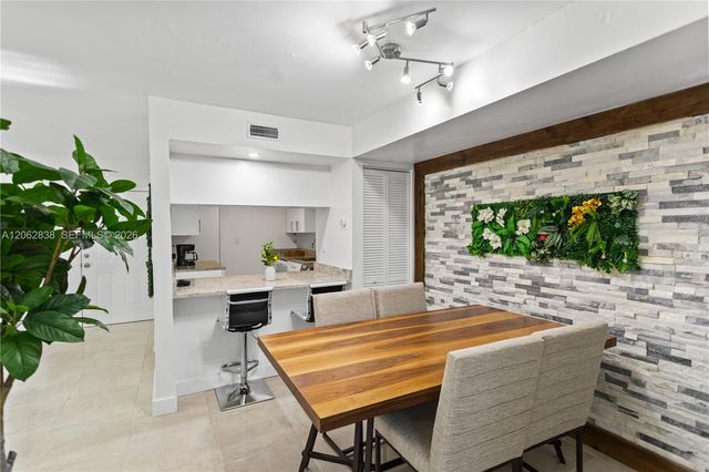 20760 NE 4th Ct 102, Miami, FL 33179