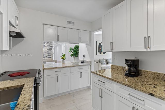 20760 NE 4th Ct 102, Miami, FL 33179