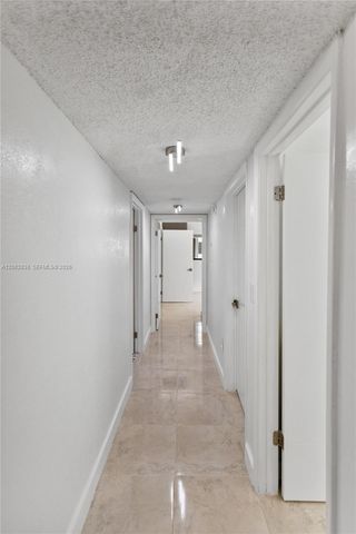 20760 NE 4th Ct 102, Miami, FL 33179