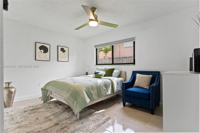 20760 NE 4th Ct 102, Miami, FL 33179