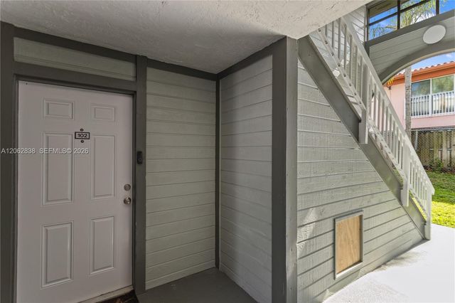 20760 NE 4th Ct 102, Miami, FL 33179