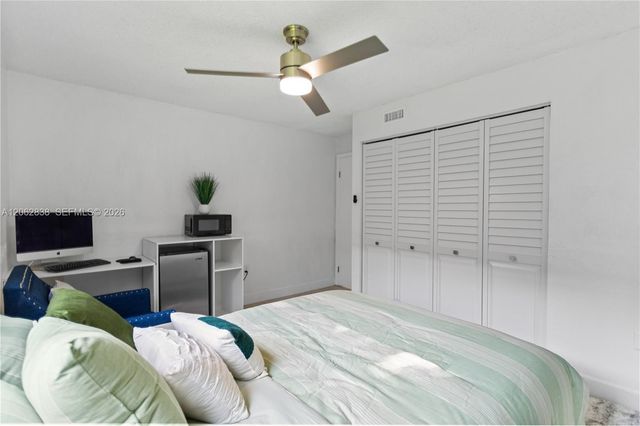 20760 NE 4th Ct 102, Miami, FL 33179