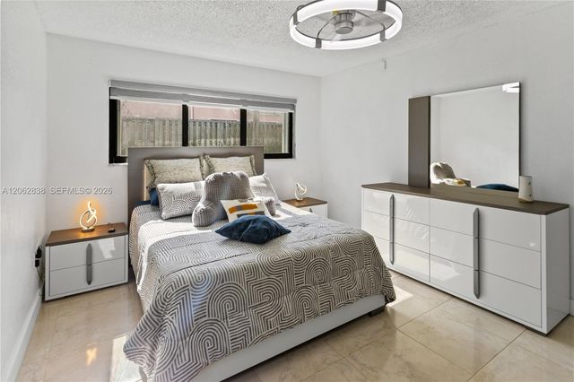 20760 NE 4th Ct 102, Miami, FL 33179