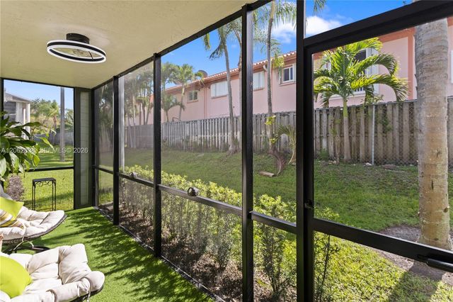 20760 NE 4th Ct 102, Miami, FL 33179