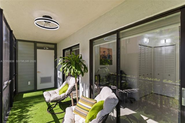 20760 NE 4th Ct 102, Miami, FL 33179