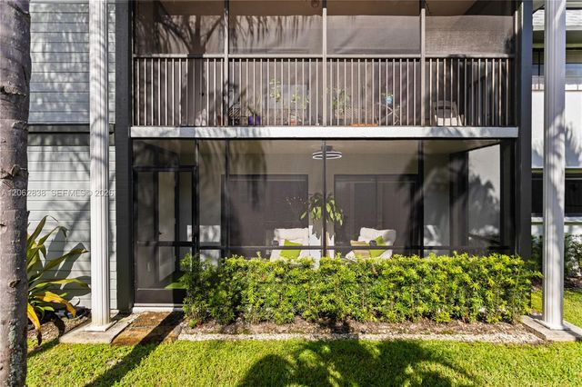 20760 NE 4th Ct 102, Miami, FL 33179