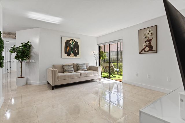 20760 NE 4th Ct 102, Miami, FL 33179