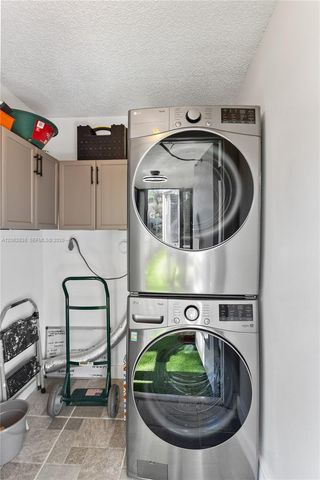 20760 NE 4th Ct 102, Miami, FL 33179
