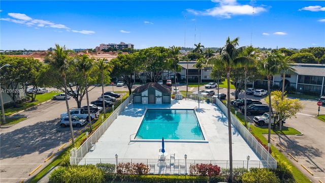 20760 NE 4th Ct 102, Miami, FL 33179