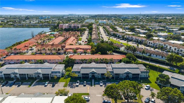 20760 NE 4th Ct 102, Miami, FL 33179
