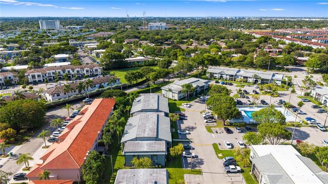 20760 NE 4th Ct 102, Miami, FL 33179