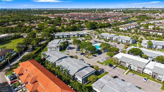 20760 NE 4th Ct 102, Miami, FL 33179
