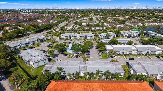 20760 NE 4th Ct 102, Miami, FL 33179