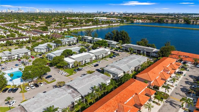 20760 NE 4th Ct 102, Miami, FL 33179