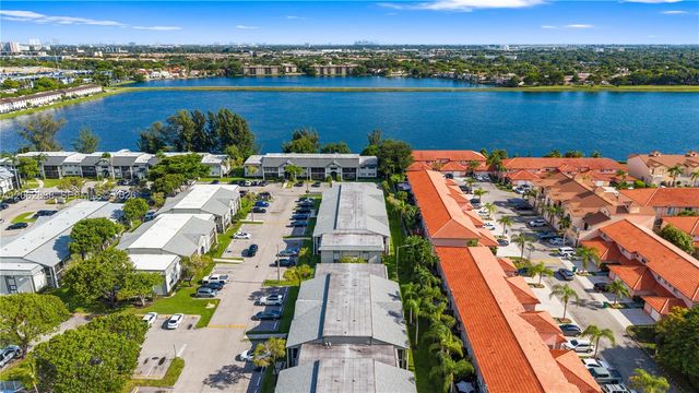 20760 NE 4th Ct 102, Miami, FL 33179