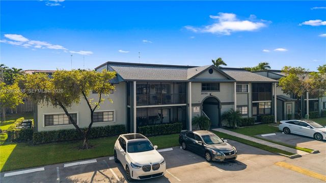 20760 NE 4th Ct 102, Miami, FL 33179