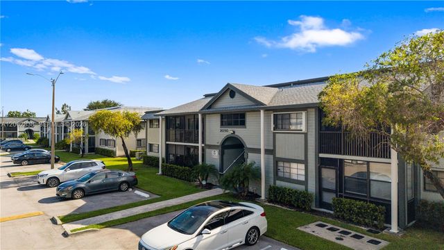 20760 NE 4th Ct 102, Miami, FL 33179
