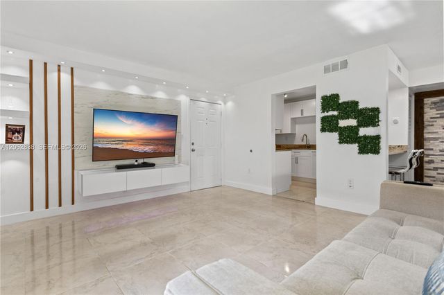 20760 NE 4th Ct 102, Miami, FL 33179