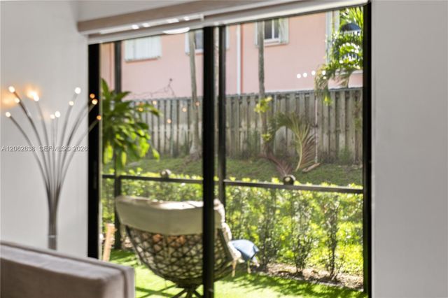 20760 NE 4th Ct 102, Miami, FL 33179