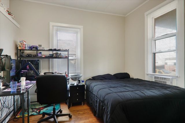 910 N Center Street, Bloomington, IL 61701