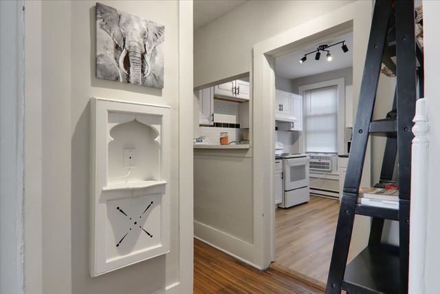 910 N Center Street, Bloomington, IL 61701