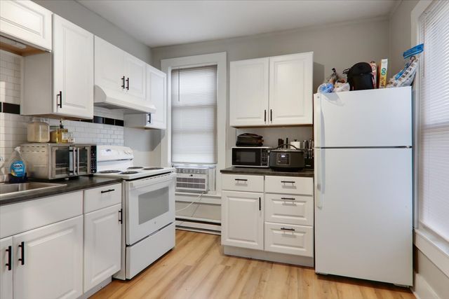 910 N Center Street, Bloomington, IL 61701