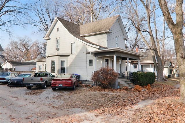 910 N Center Street, Bloomington, IL 61701