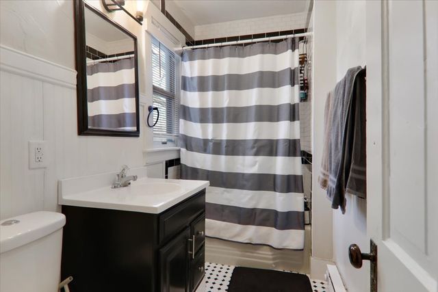 910 N Center Street, Bloomington, IL 61701