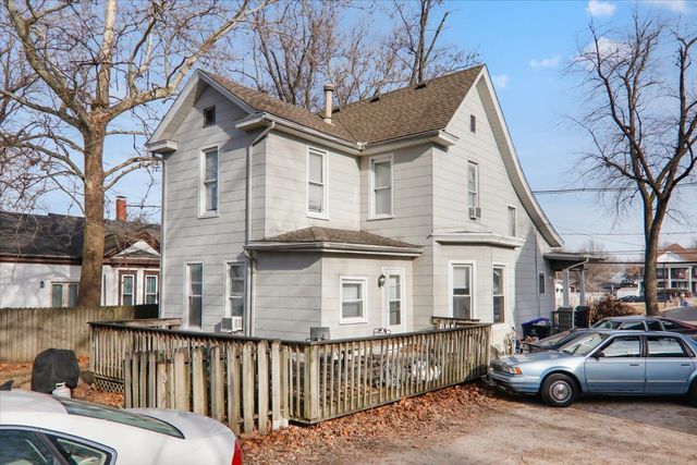 910 N Center Street, Bloomington, IL 61701