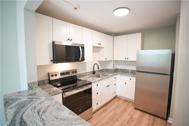 366 main Street 101, Warren, RI 02885