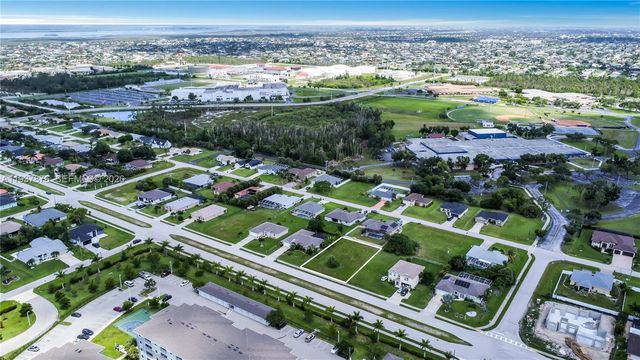 1821 Savona Pkwy W, Cape Coral, FL 33914