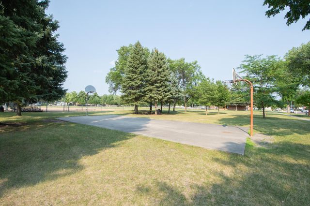 1215 13th Street N, Moorhead, MN 56560