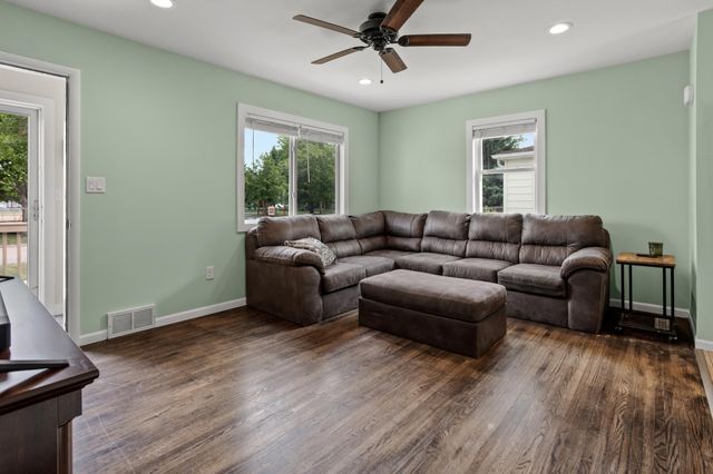 1215 13th Street N, Moorhead, MN 56560