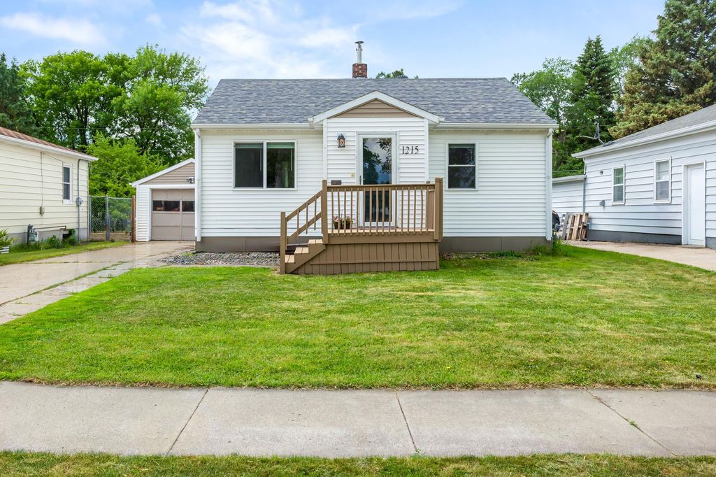 1215 13th Street N, Moorhead, MN 56560