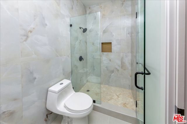 5822 Saloma, Van Nuys (los Angeles), CA 91411
