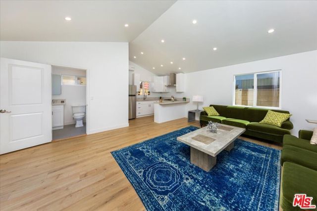 5822 Saloma, Van Nuys (los Angeles), CA 91411