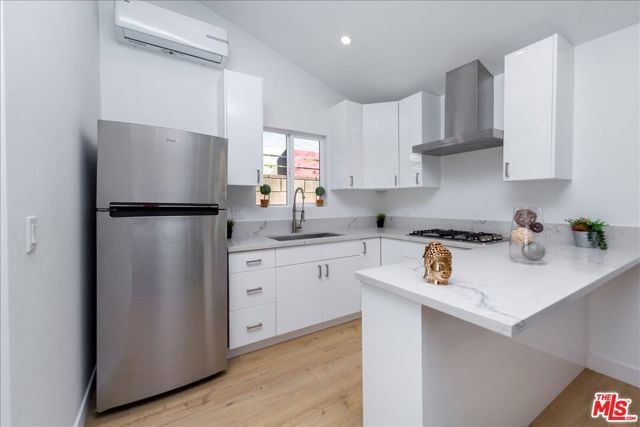 5822 Saloma, Van Nuys (los Angeles), CA 91411