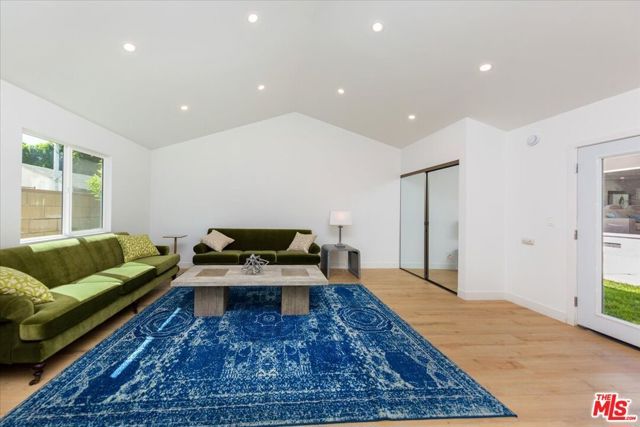 5822 Saloma, Van Nuys (los Angeles), CA 91411
