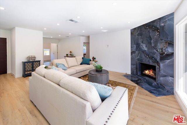 5822 Saloma, Van Nuys (los Angeles), CA 91411