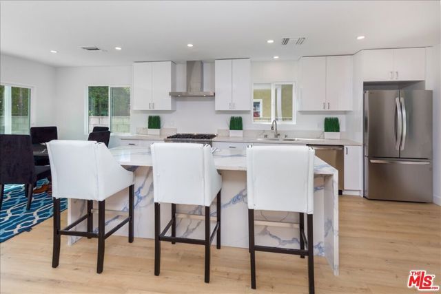 5822 Saloma, Van Nuys (los Angeles), CA 91411