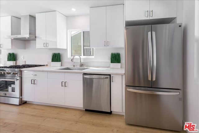5822 Saloma, Van Nuys (los Angeles), CA 91411